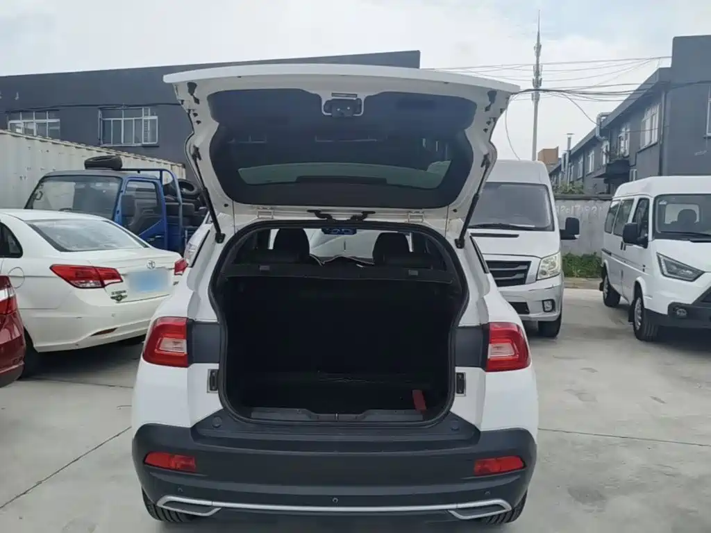 Фото 19 - Zhonghua V3
