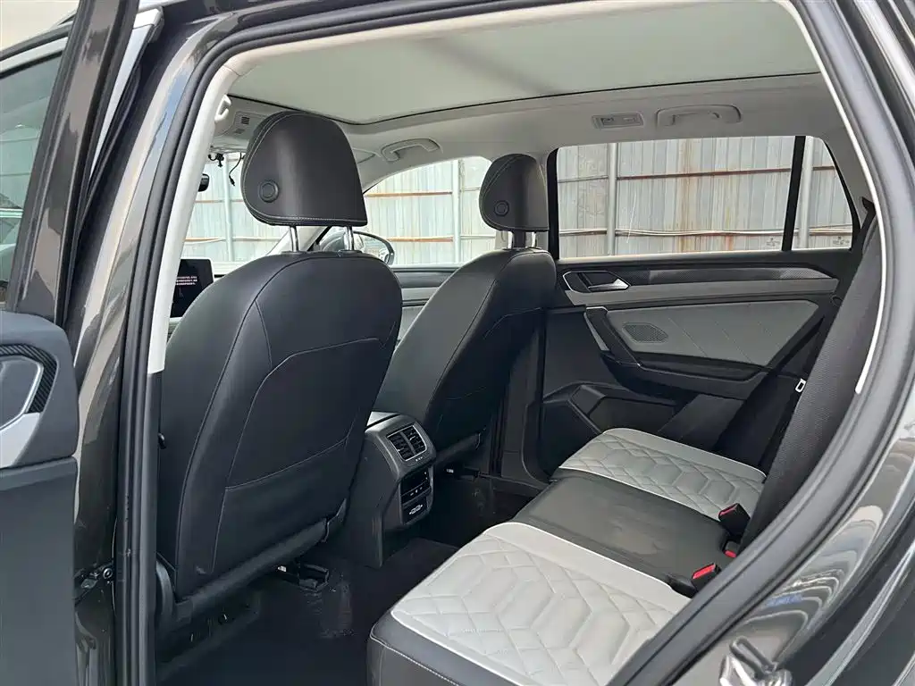 Volkswagen Tayron 2023 280TSI 2WD Luxury Plus Advanced Edition фото 10