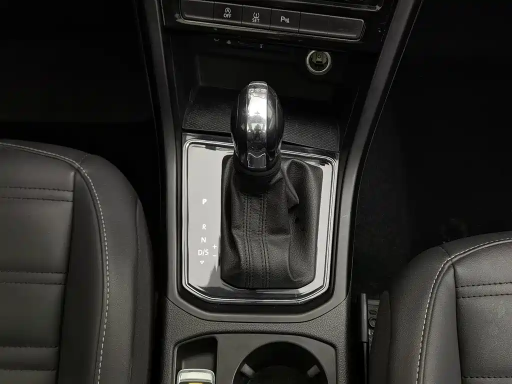 Volkswagen Touran 2018 Touran L 280TSI DSG Comfort 7-seater China V фото 13