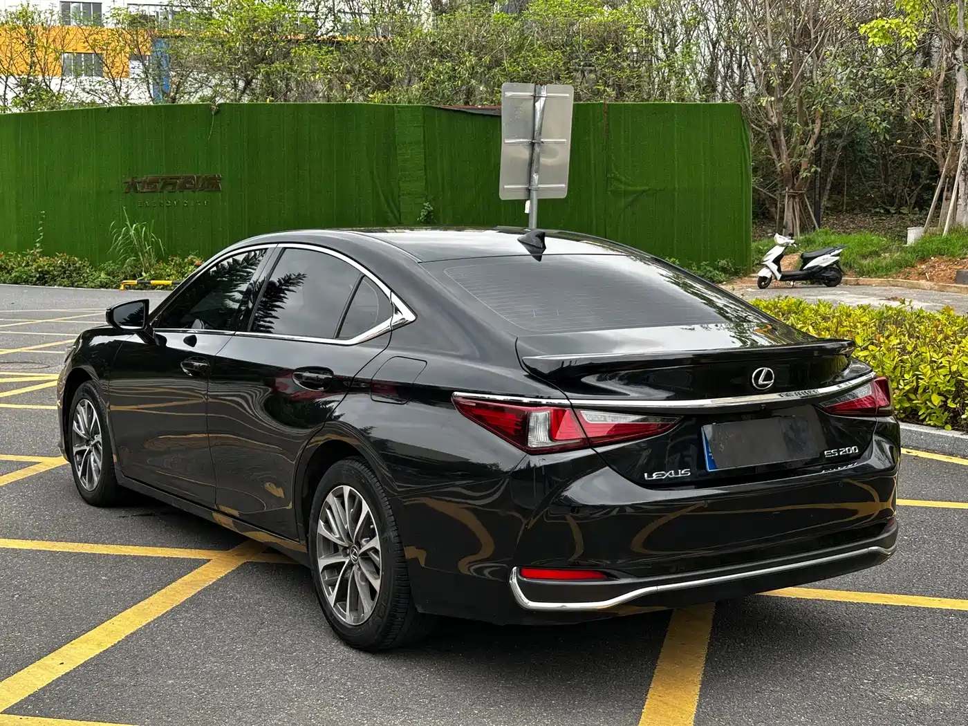 Lexus ES 2022 200 Excellence Edition фото 4