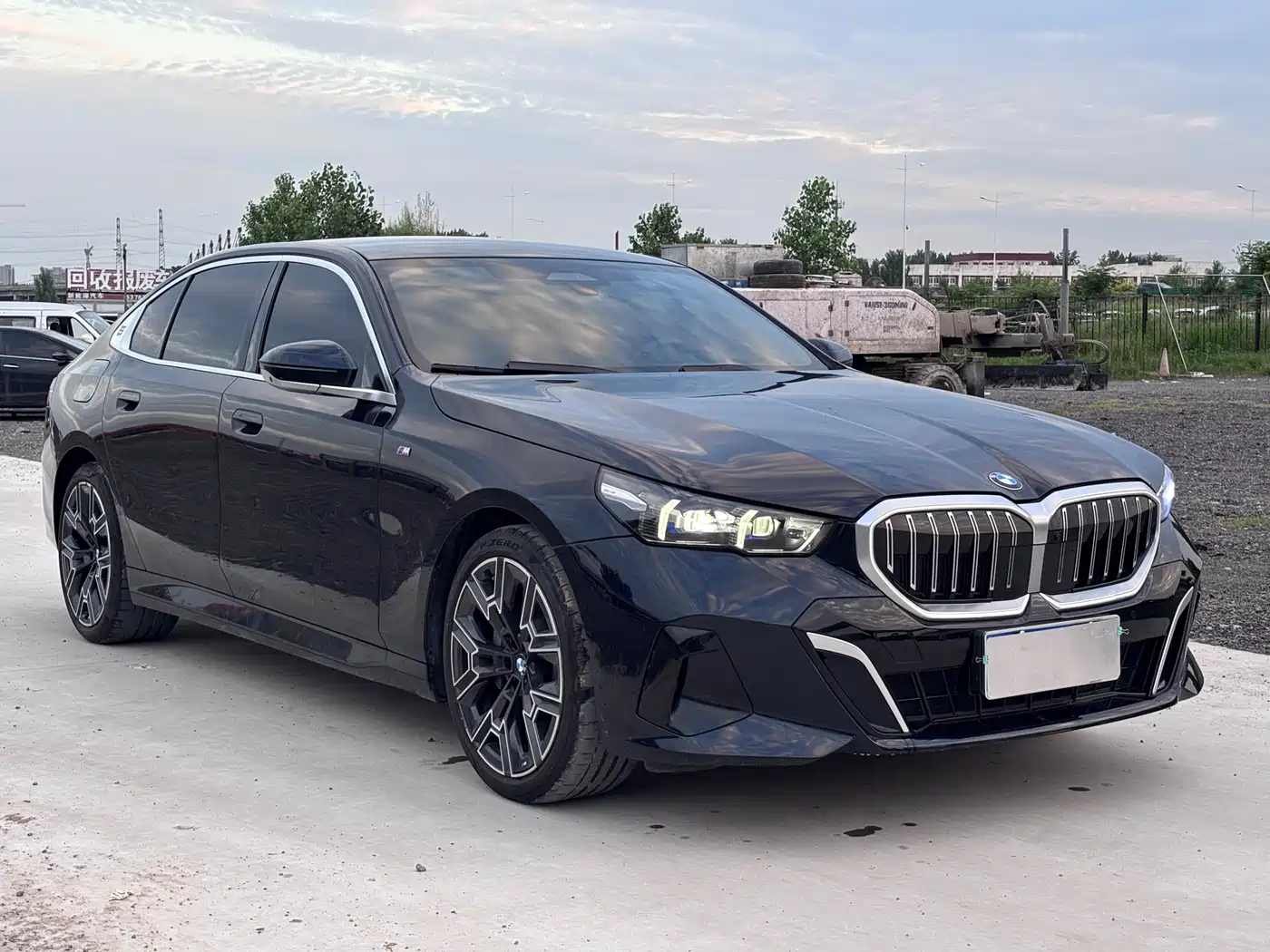 BMW 5 Series 2024 530Li Premium Luxury Package фото 3