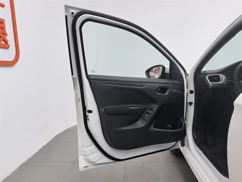 Peugeot 301 2016 1.6L Manual Comfort Edition фото 8