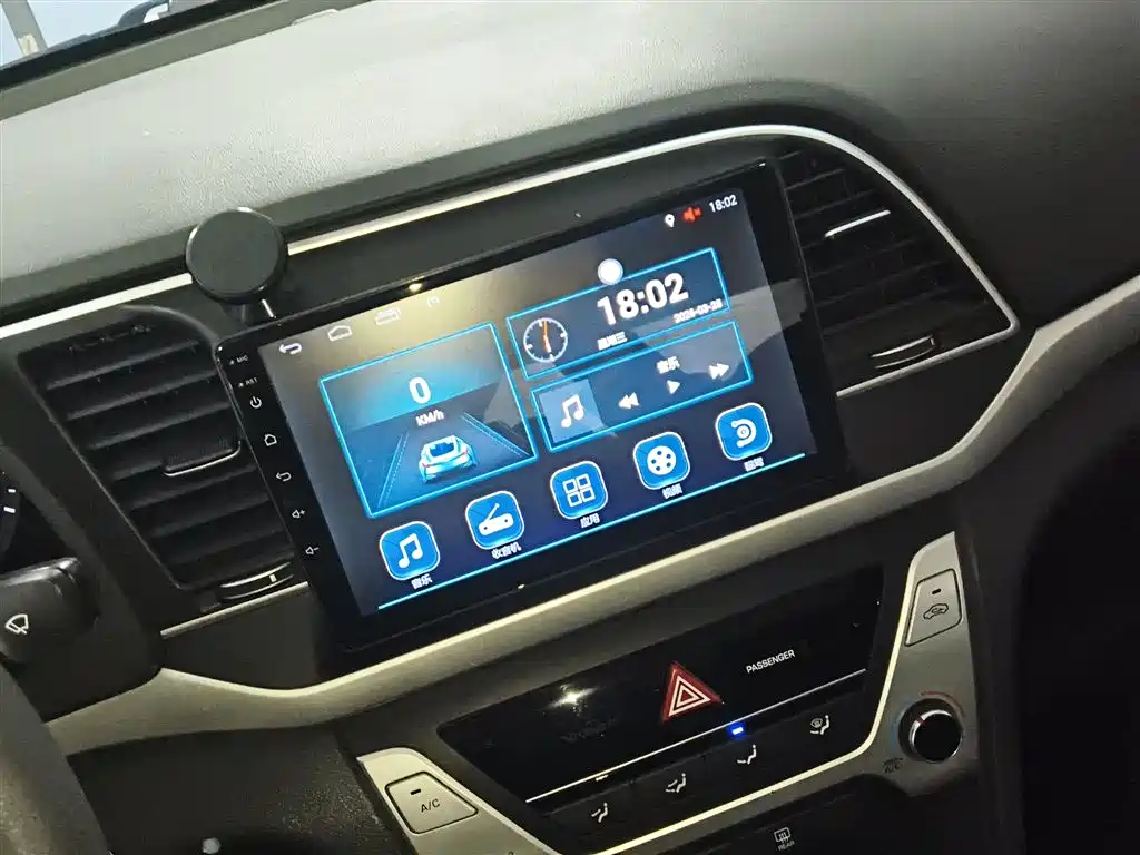 Hyundai Elantra 2016 1.6L Manual Smart & Vibrant Model фото 9