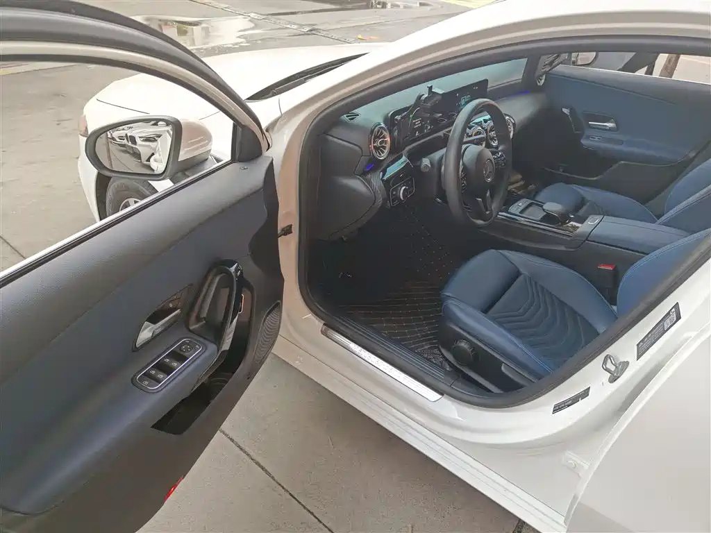 Mercedes-Benz A-Class 2019 A 180 L фото 16