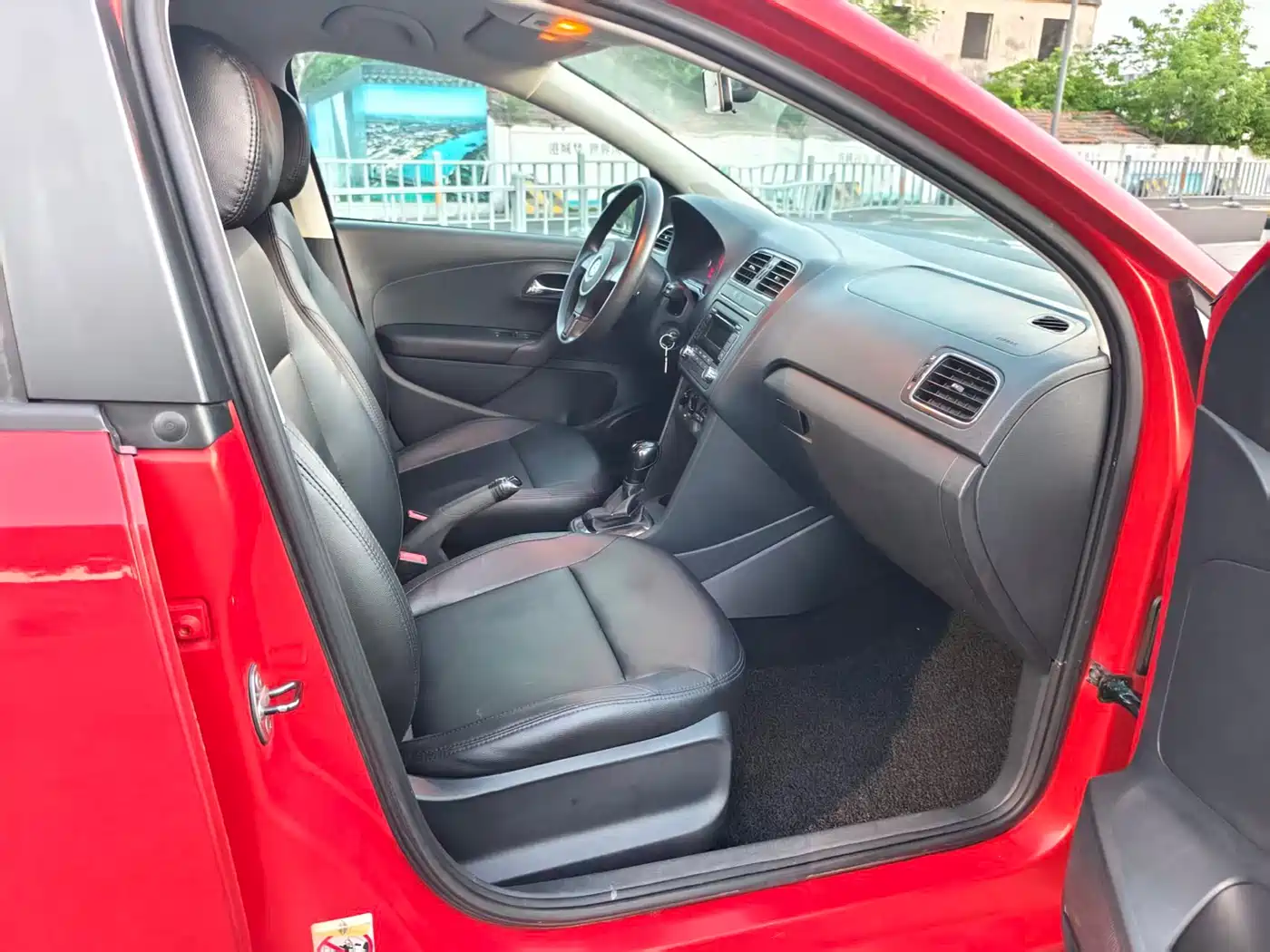 Volkswagen Polo 2013 1.6L Automatic Comfort Edition фото 6