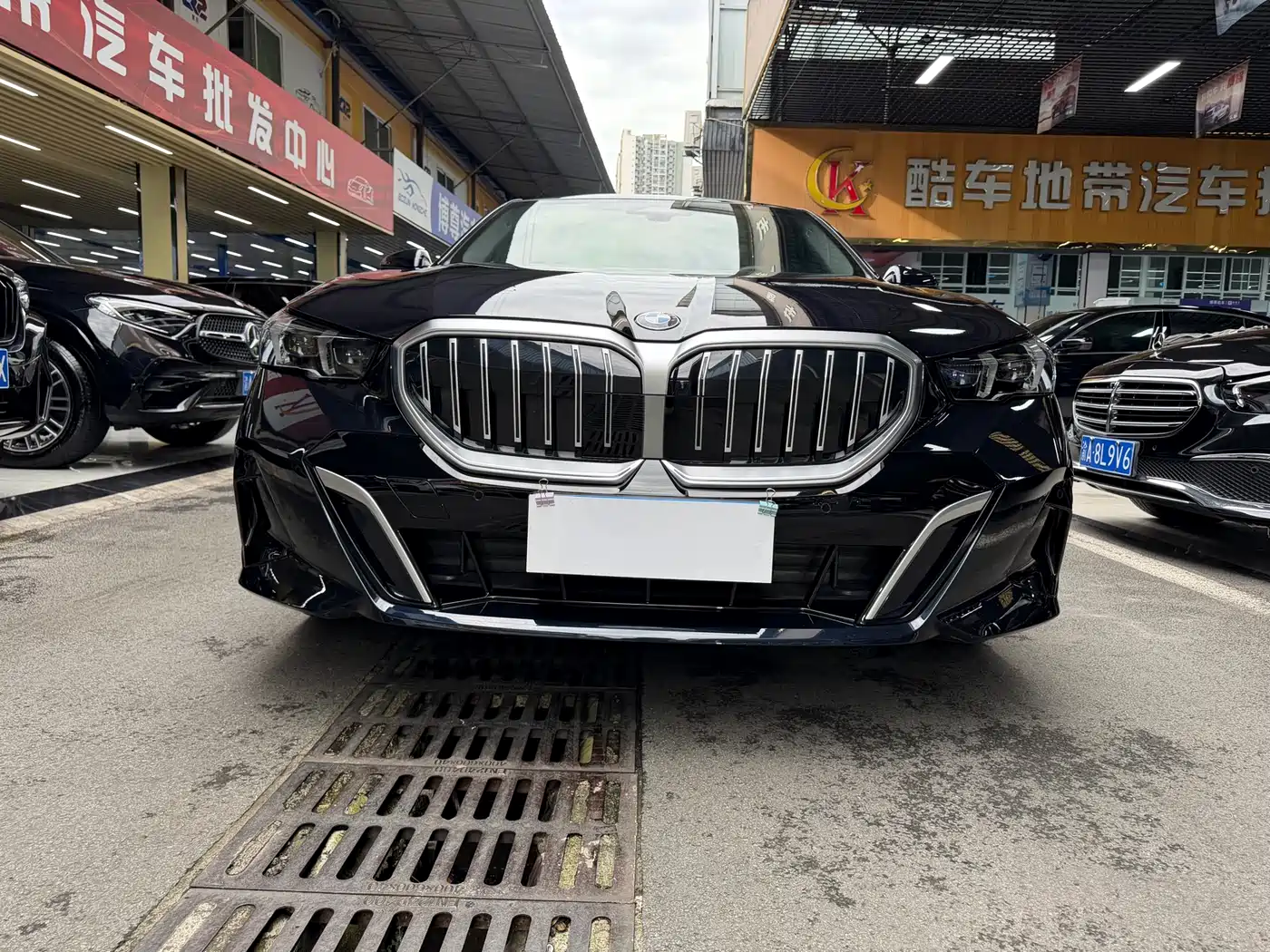 BMW 5 Series 2025 530Li Leading M Sport Package фото 2