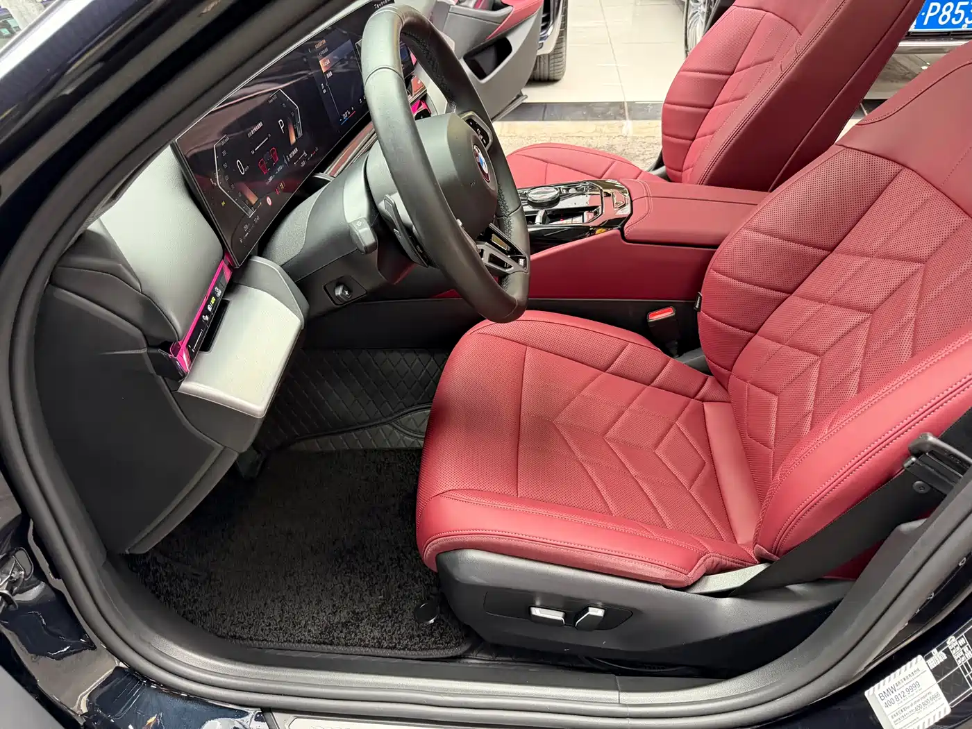 BMW 5 Series 2025 530Li Leading M Sport Package фото 8