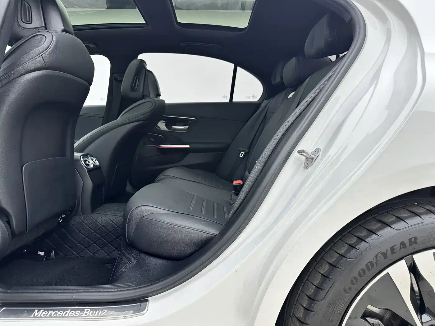 Mercedes-Benz C-Class New Energy 2023 Facelift C 350 eL фото 8