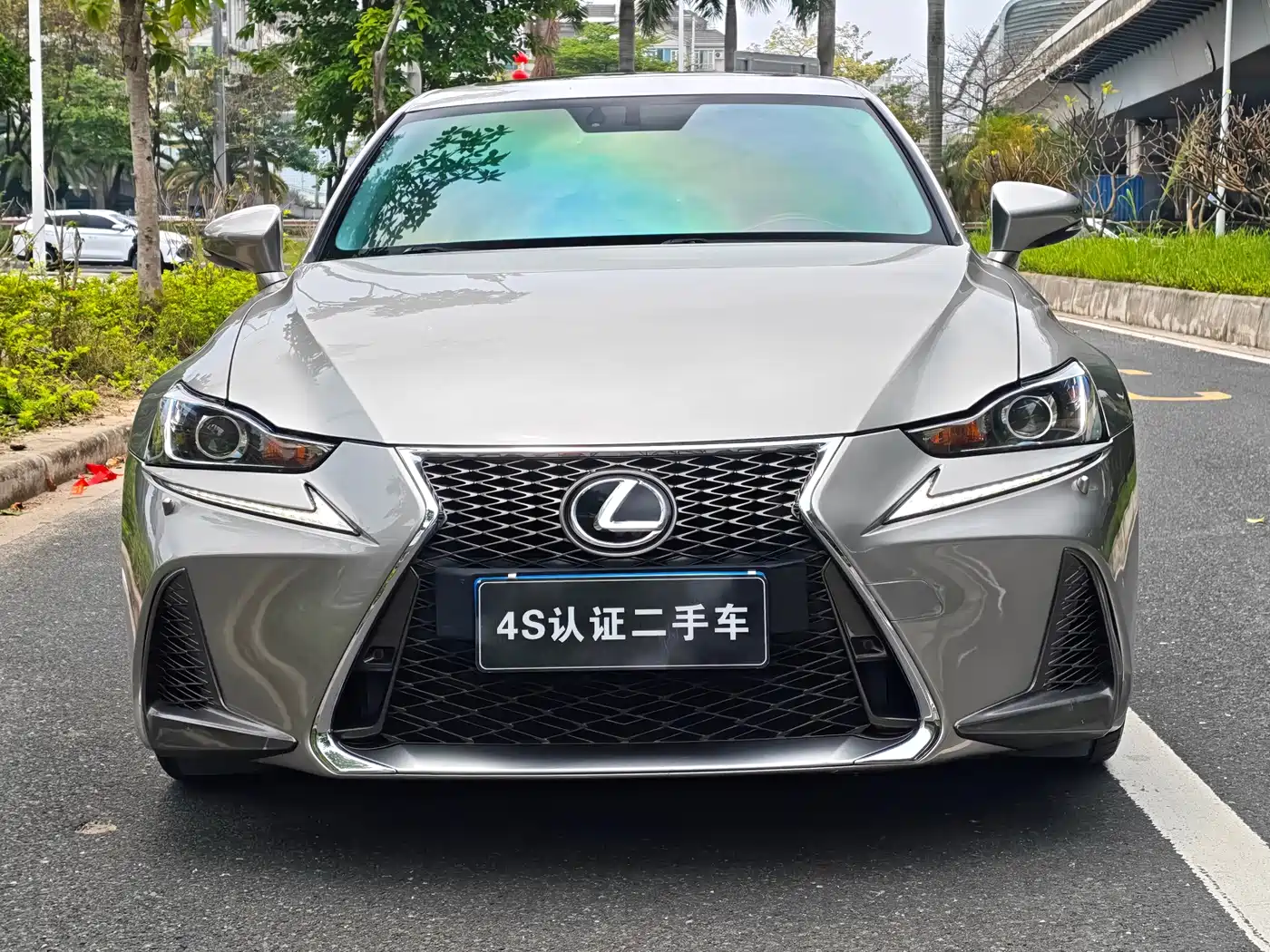 Lexus IS 2017 300 Fashion Edition фото 2