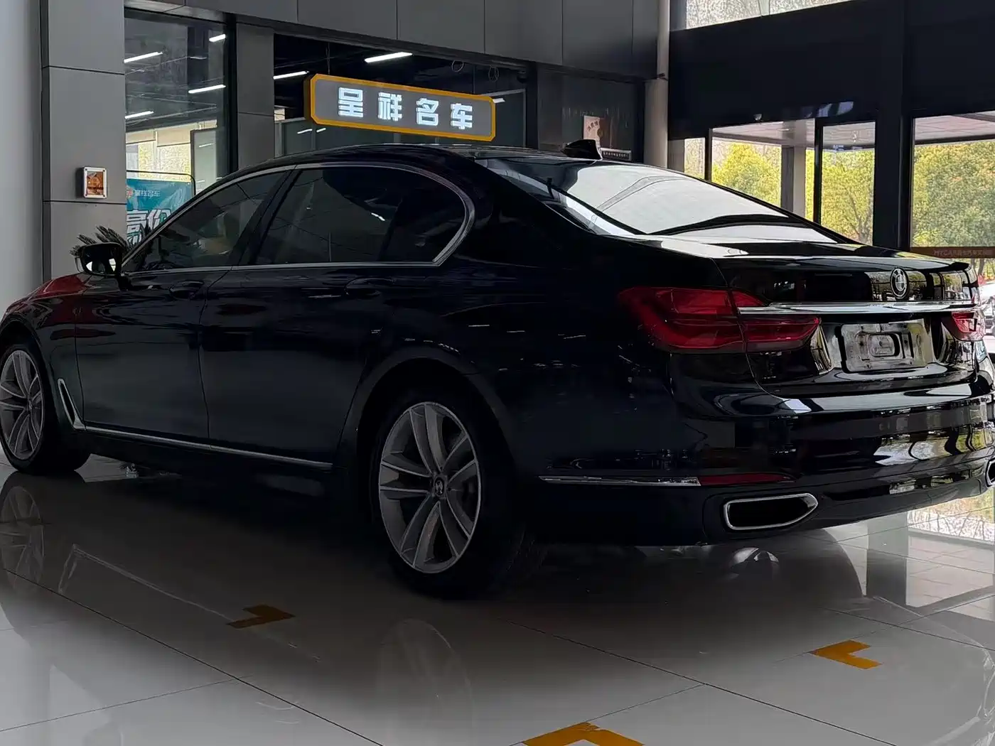 BMW 7 Series 2016 750Li xDrive 4-Seater фото 29