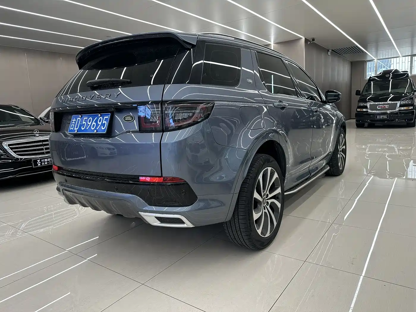 Land Rover Discovery Sport 2022 Model 249PS R-Dynamic S Performance Edition 5-Seater фото 9