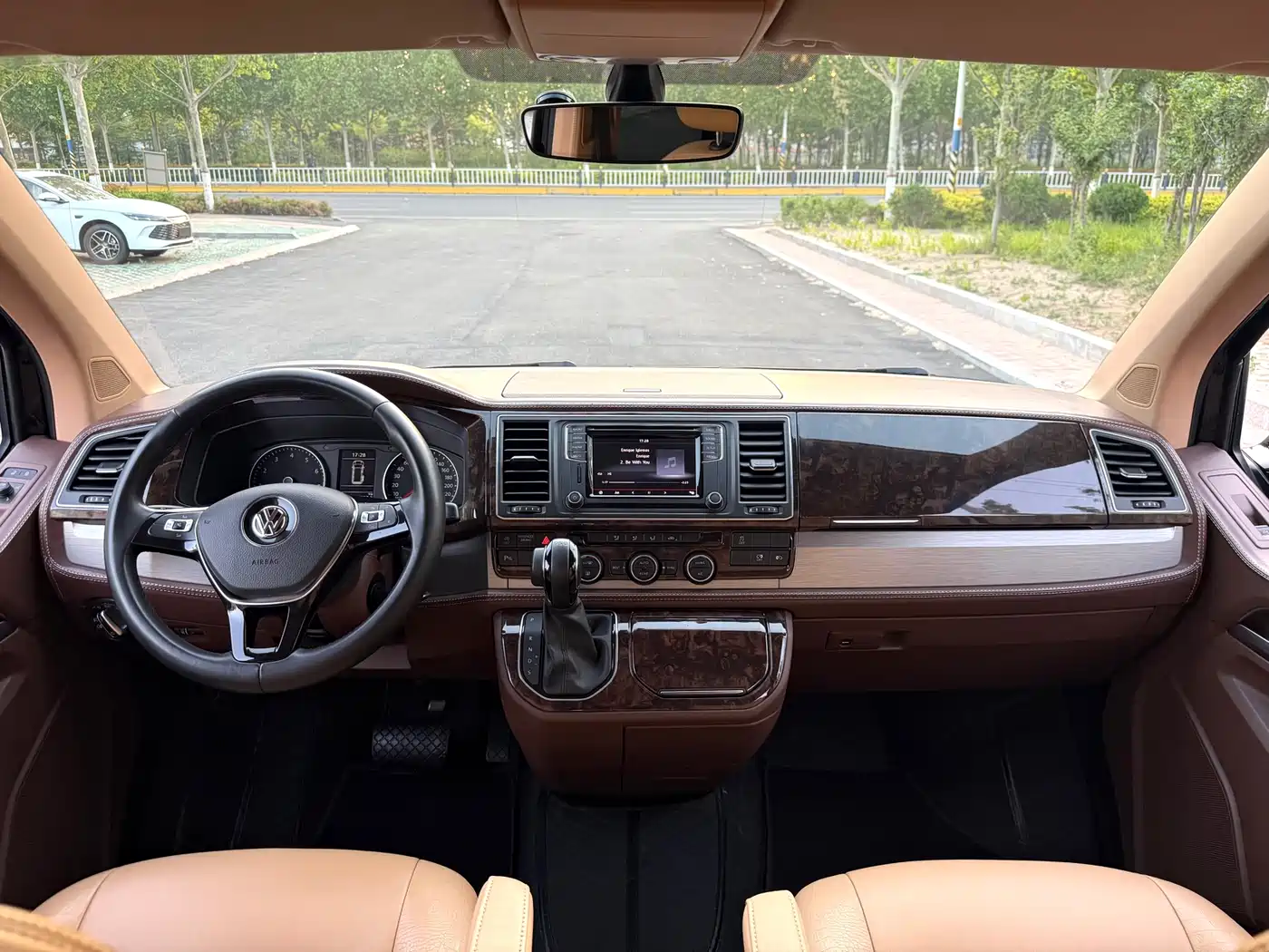 Volkswagen Caravelle 2017 2.0TSI 4WD Luxury 7-Seater фото 9