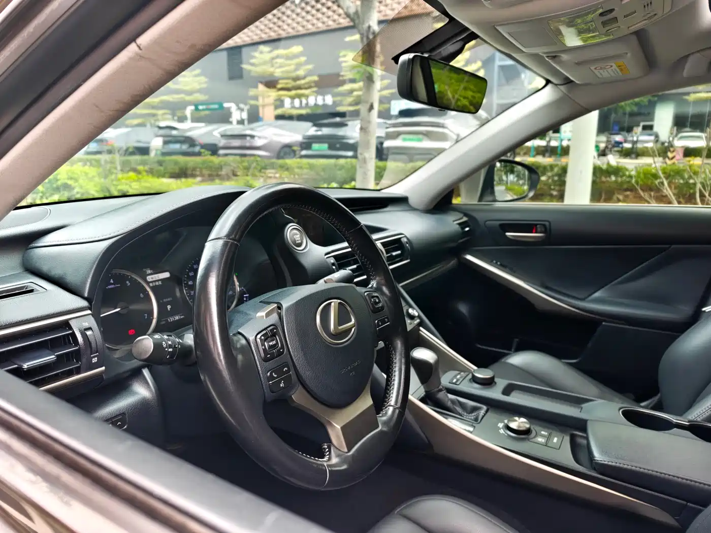 Lexus IS 2017 300 Fashion Edition фото 10