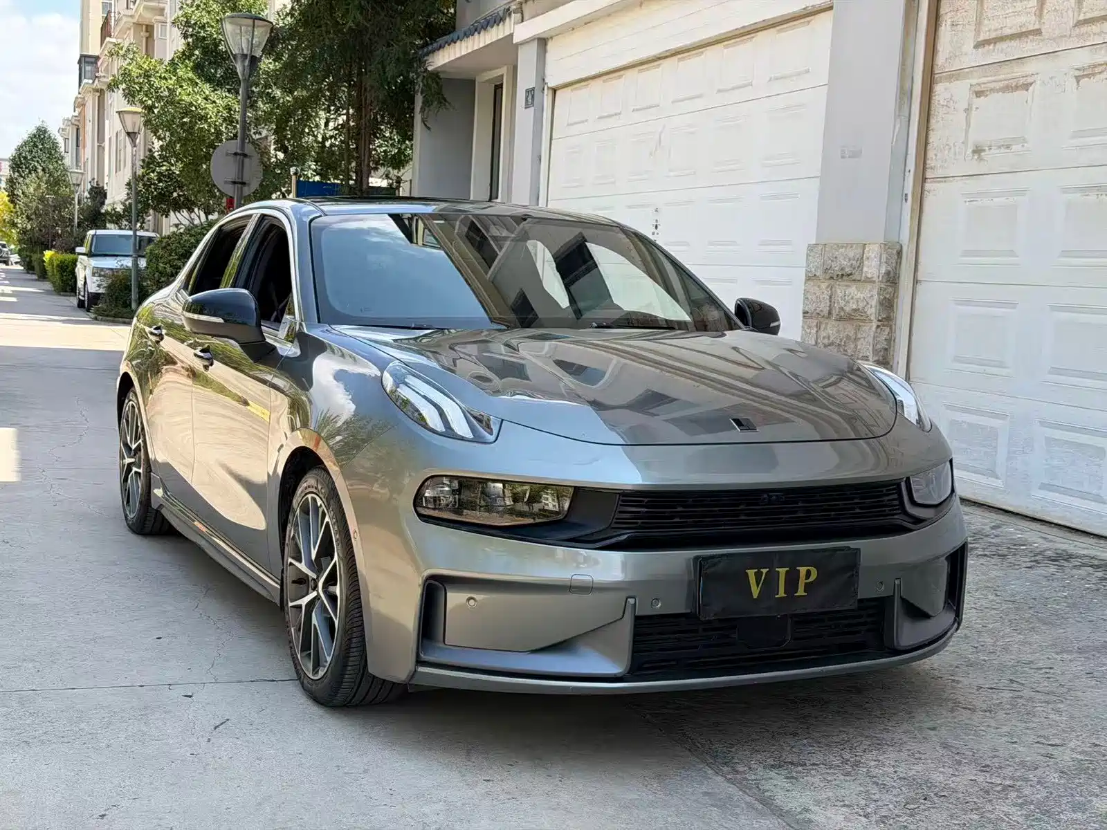 Фото 3 - Lynk & Co 03