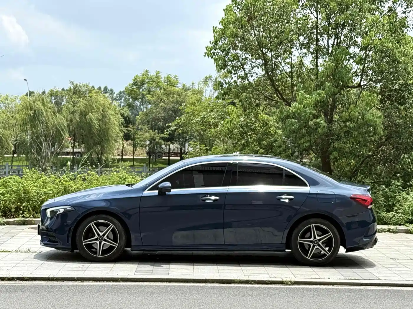Mercedes-Benz A-Class 2019 A 200 L Sport Sedan фото 3