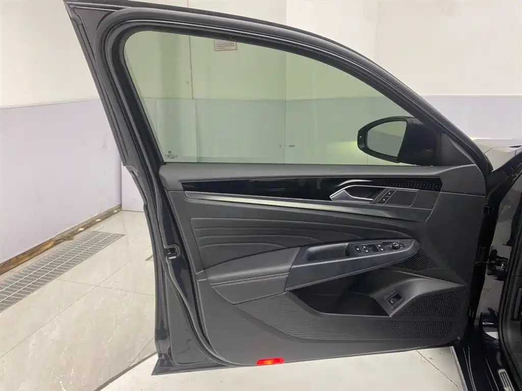 Volkswagen Passat 2022 330TSI Elite Edition фото 25