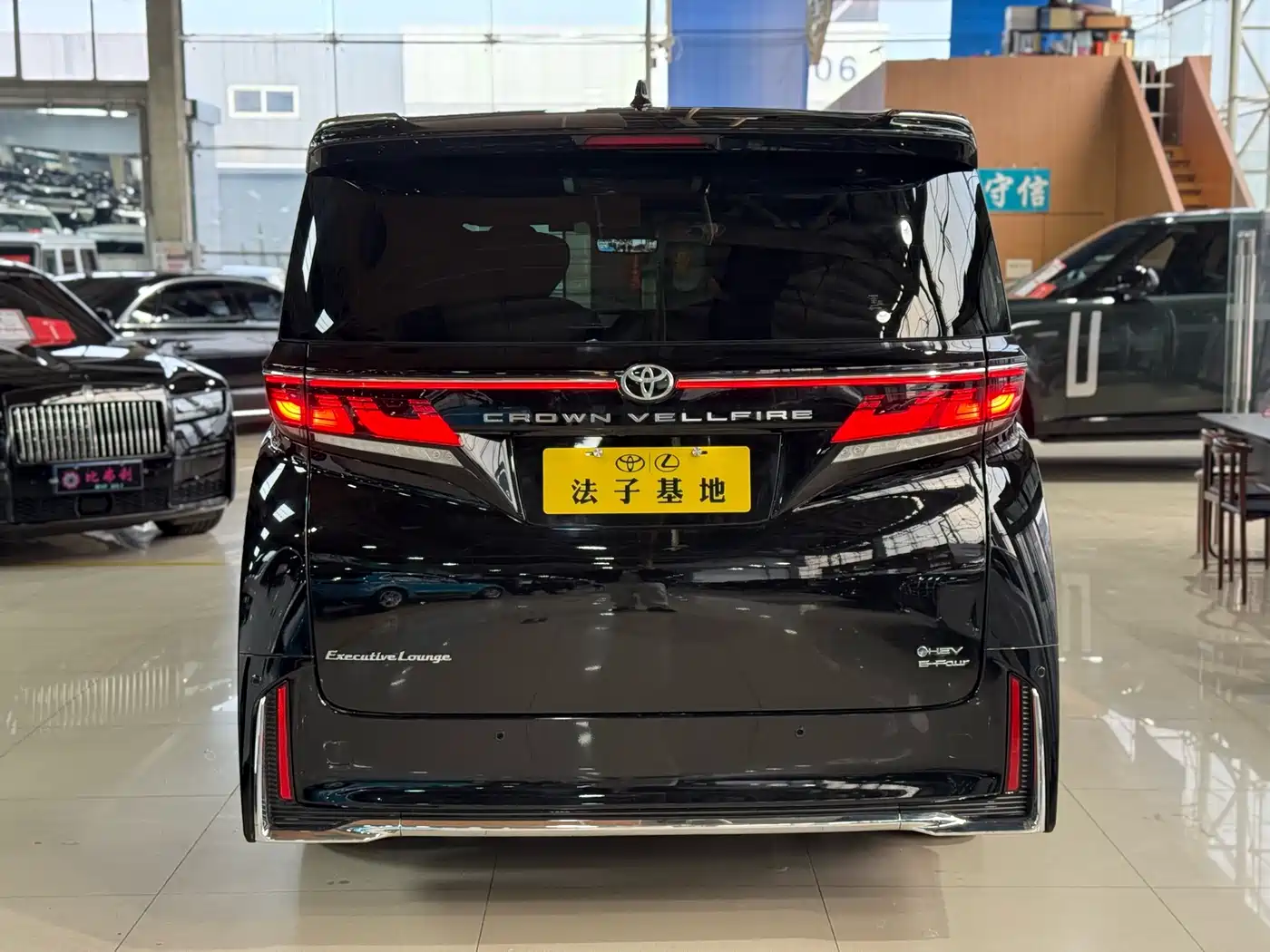 Toyota Vellfire 2024 Crown Hybrid 2.5L Executive Premium Edition фото 22