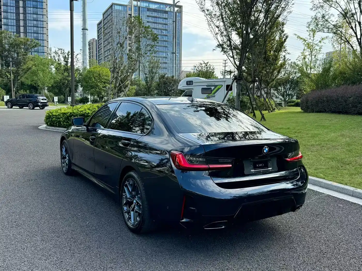 BMW 3 Series 2026 2025 330Li M Sport Night Edition