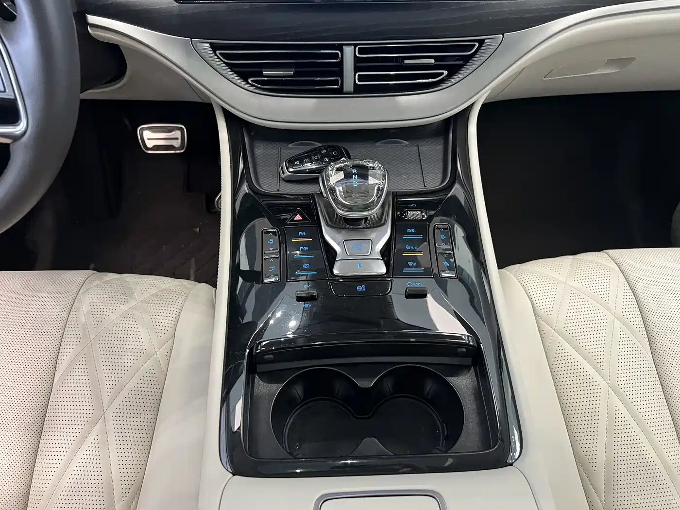 Denza D9 2025 Model DM-i Smart Drive Edition 1020 AWD Flagship фото 13