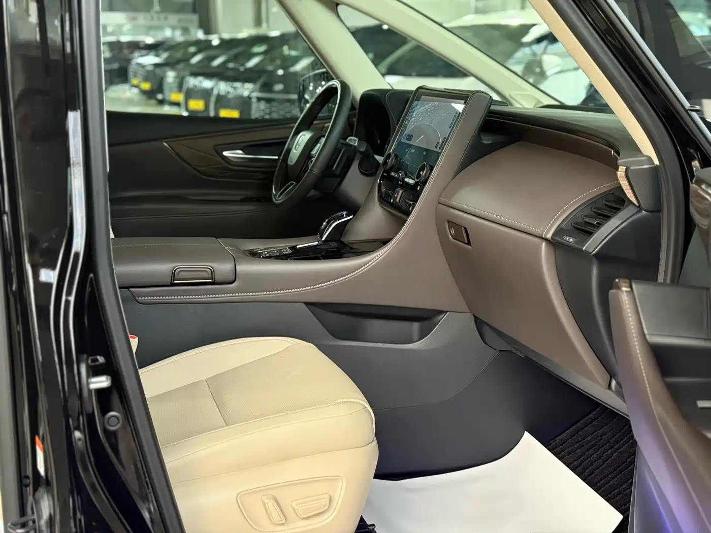 Toyota Vellfire 2024 Crown Hybrid 2.5L Executive Premium Edition фото 18