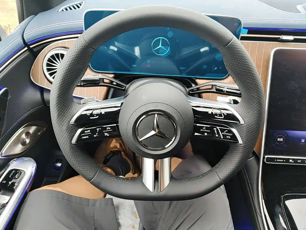 Фото 17 - Mercedes-Benz EQE