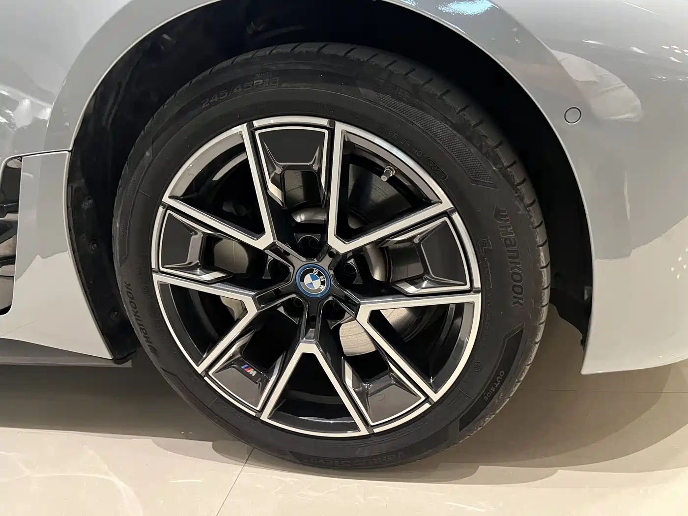 BMW i4 2023 eDrive35 фото 6
