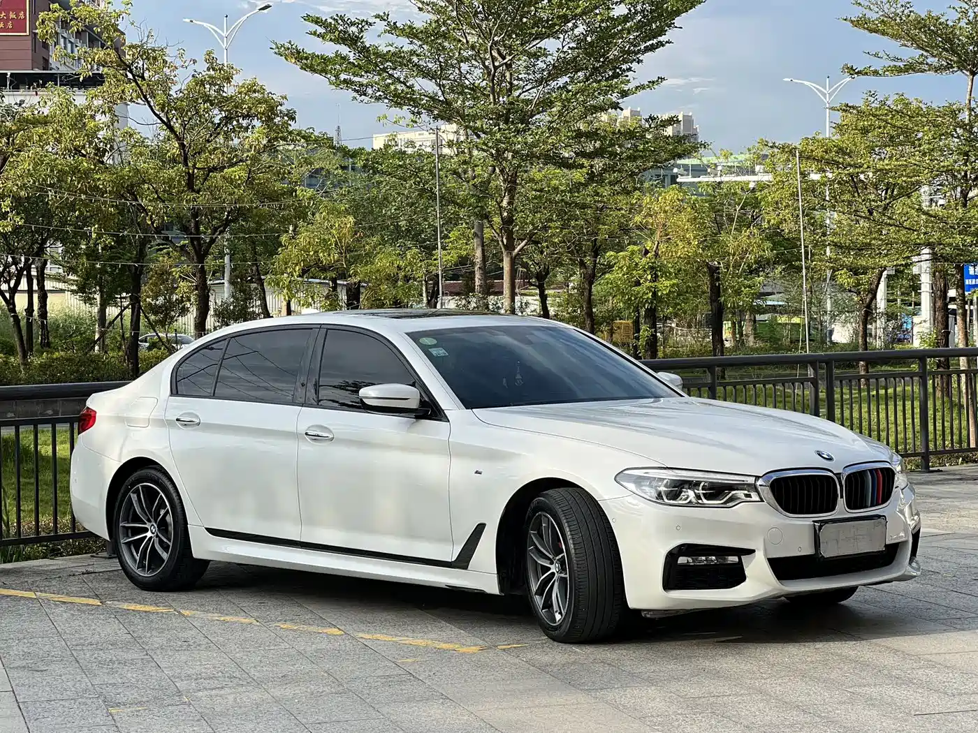 BMW 5 Series 2018 525Li M Sport Package фото 3