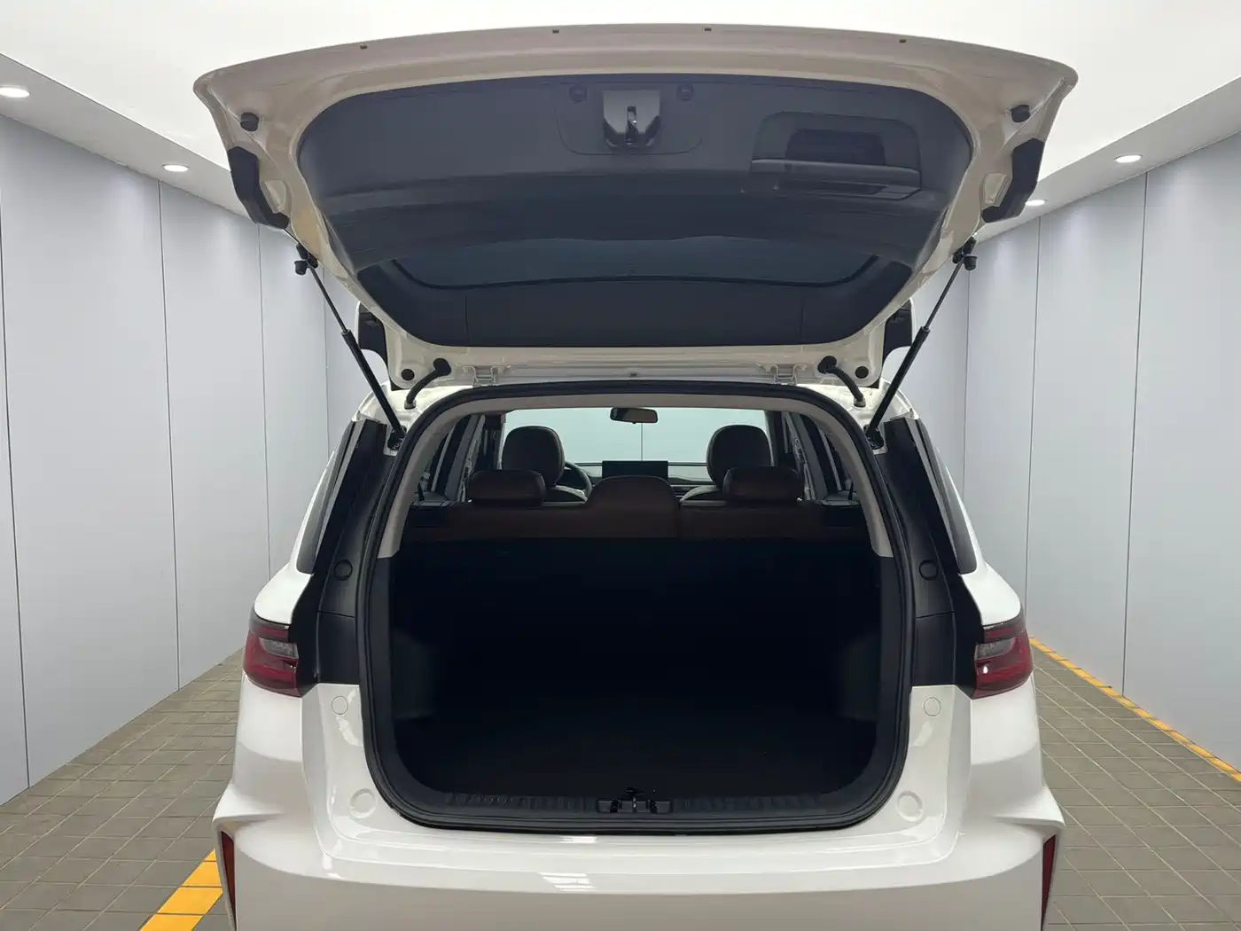 GEELY AUTOMOBILE VISION X6