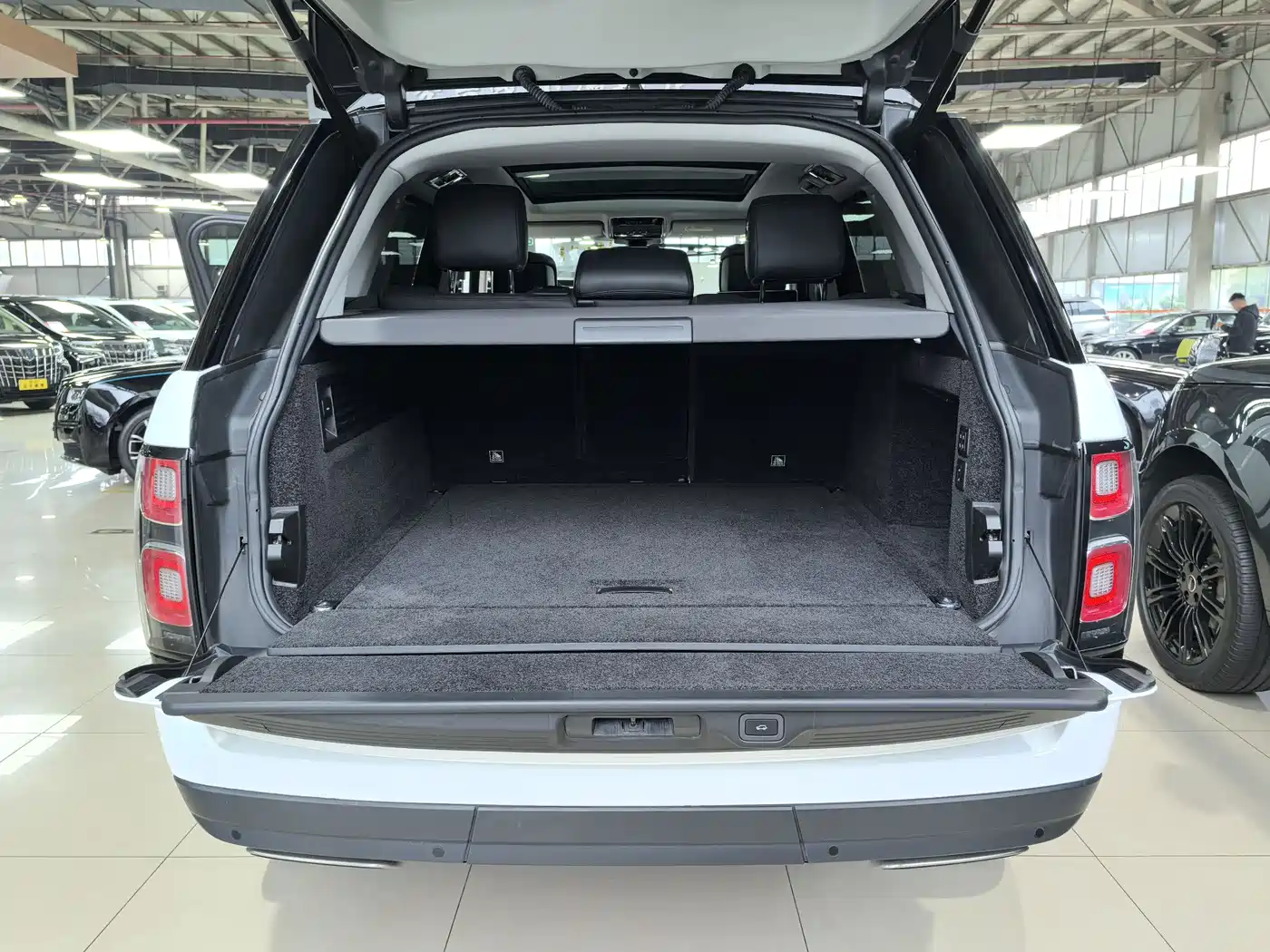 Land Rover Range Rover 2019 3.0 SC V6 Heritage Extended Edition фото 11
