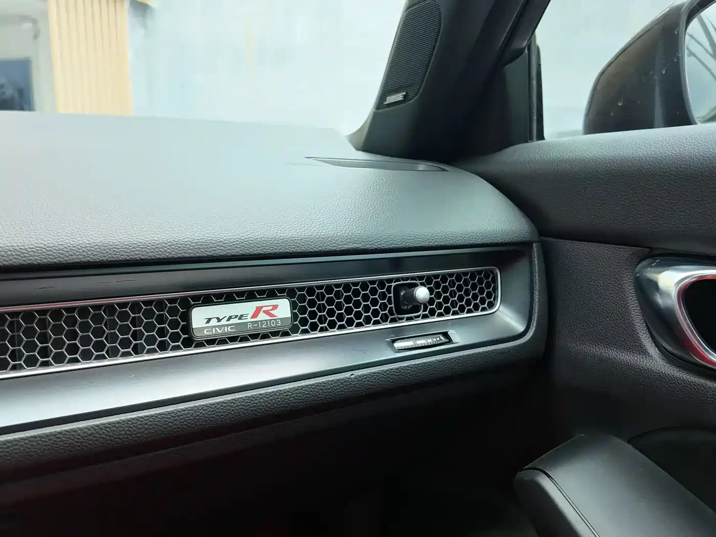 Honda Civic (Import) 2023 2.0T 420TURBO TYPE R фото 11