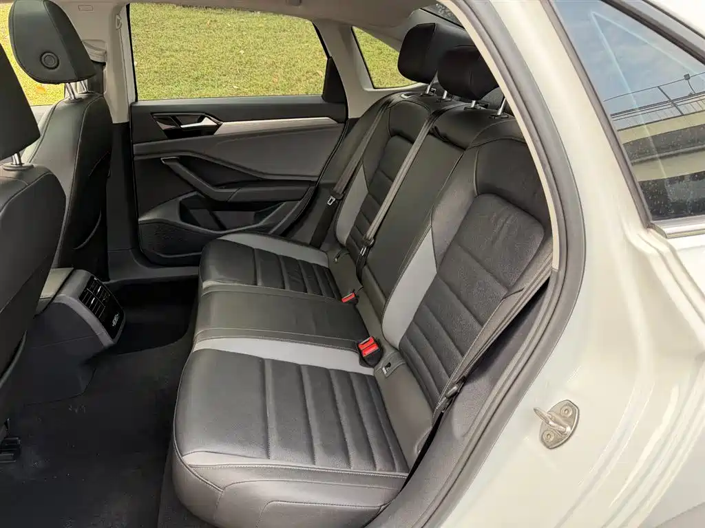 Volkswagen Sagitar 2022 280TSI DSG Surpassing Edition фото 10