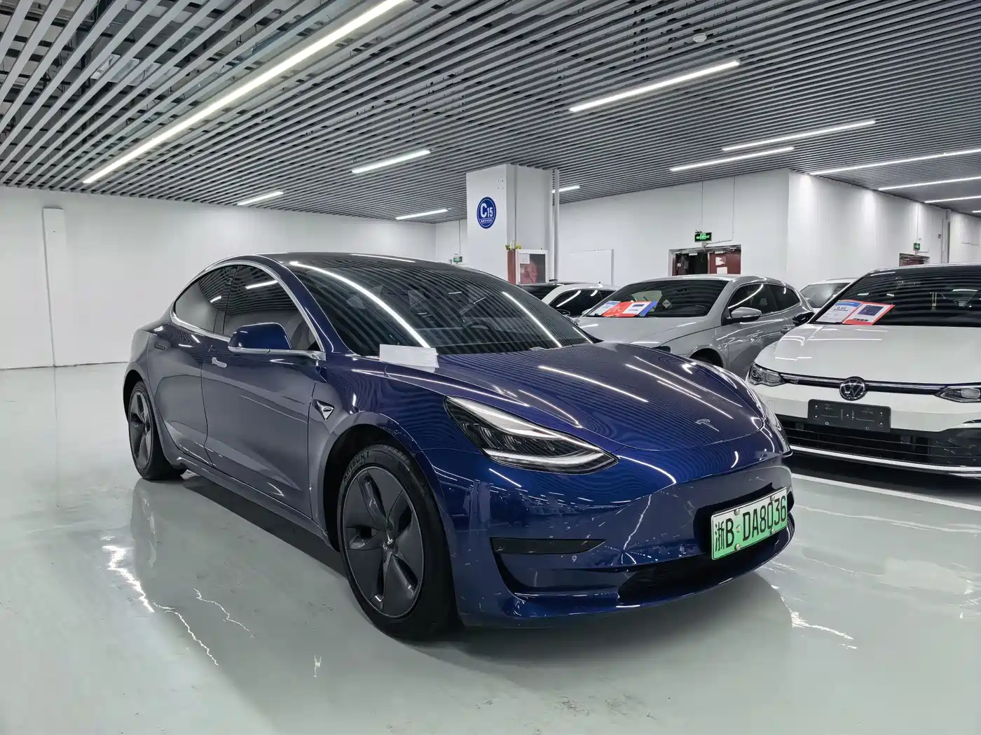 TESLA MODEL 3