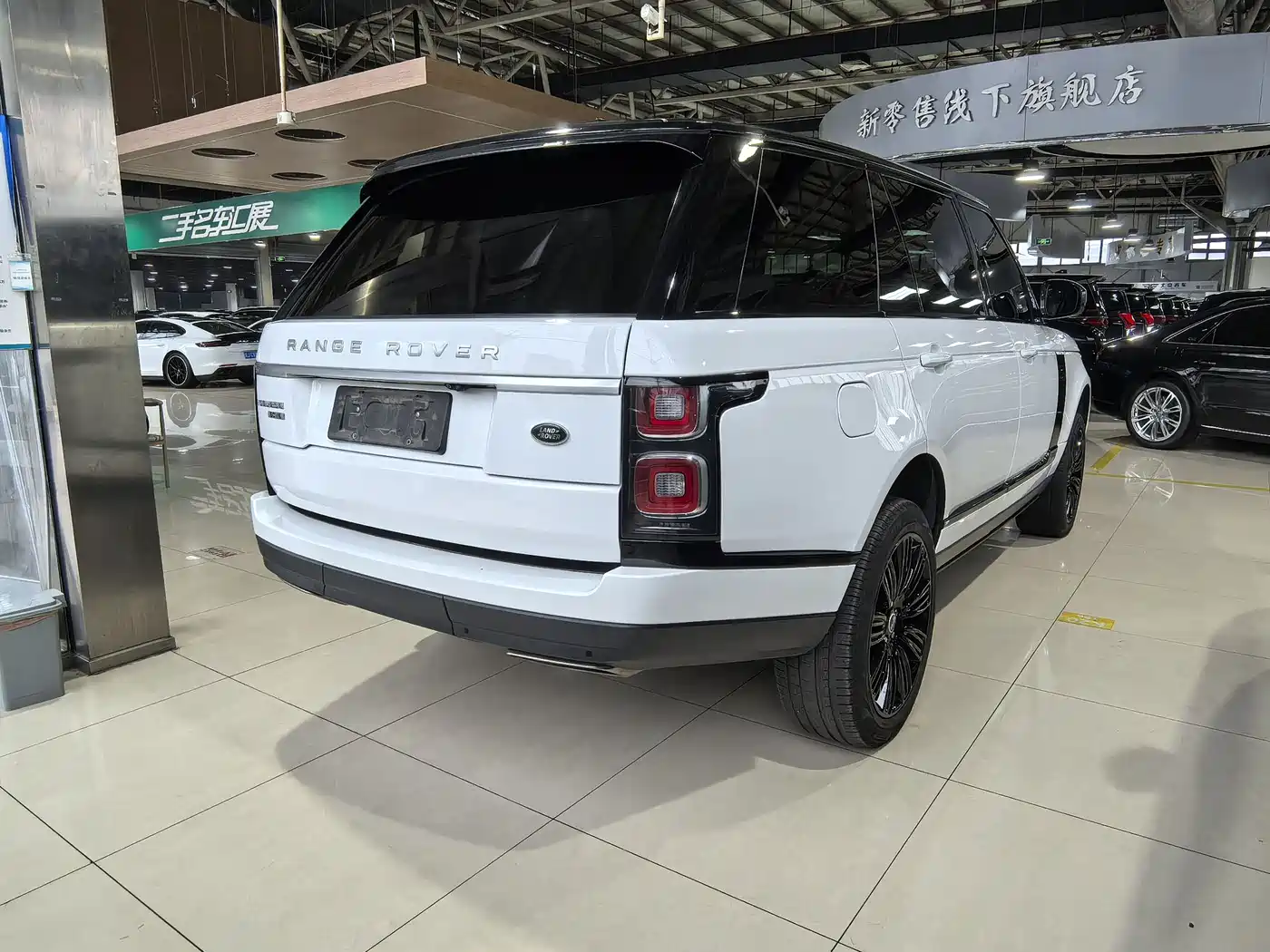 Land Rover Range Rover 2019 3.0 SC V6 Heritage Extended Edition фото 8