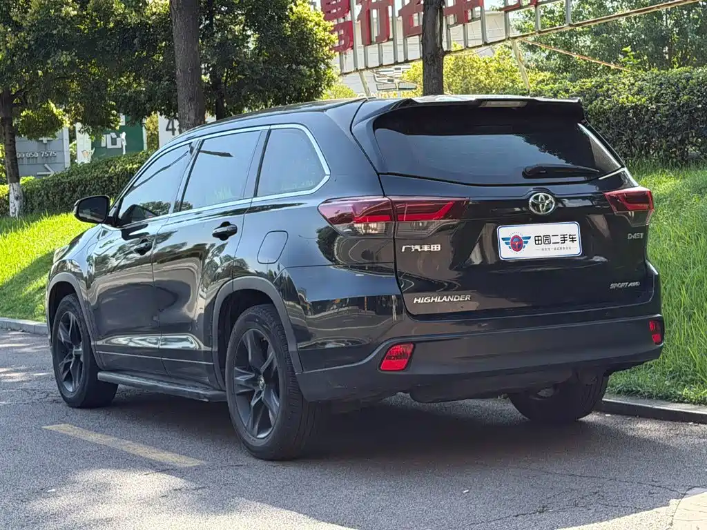 Фото 4 - Toyota Highlander