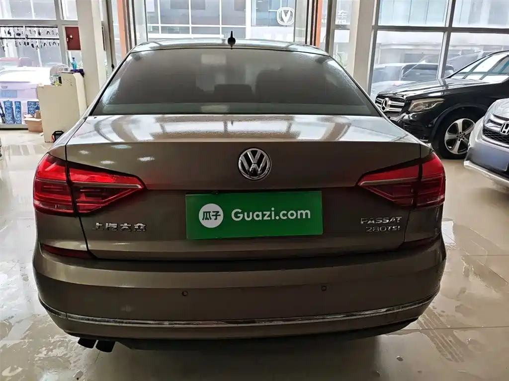 Volkswagen Passat 2017 280TSI DSG Prestige фото 6