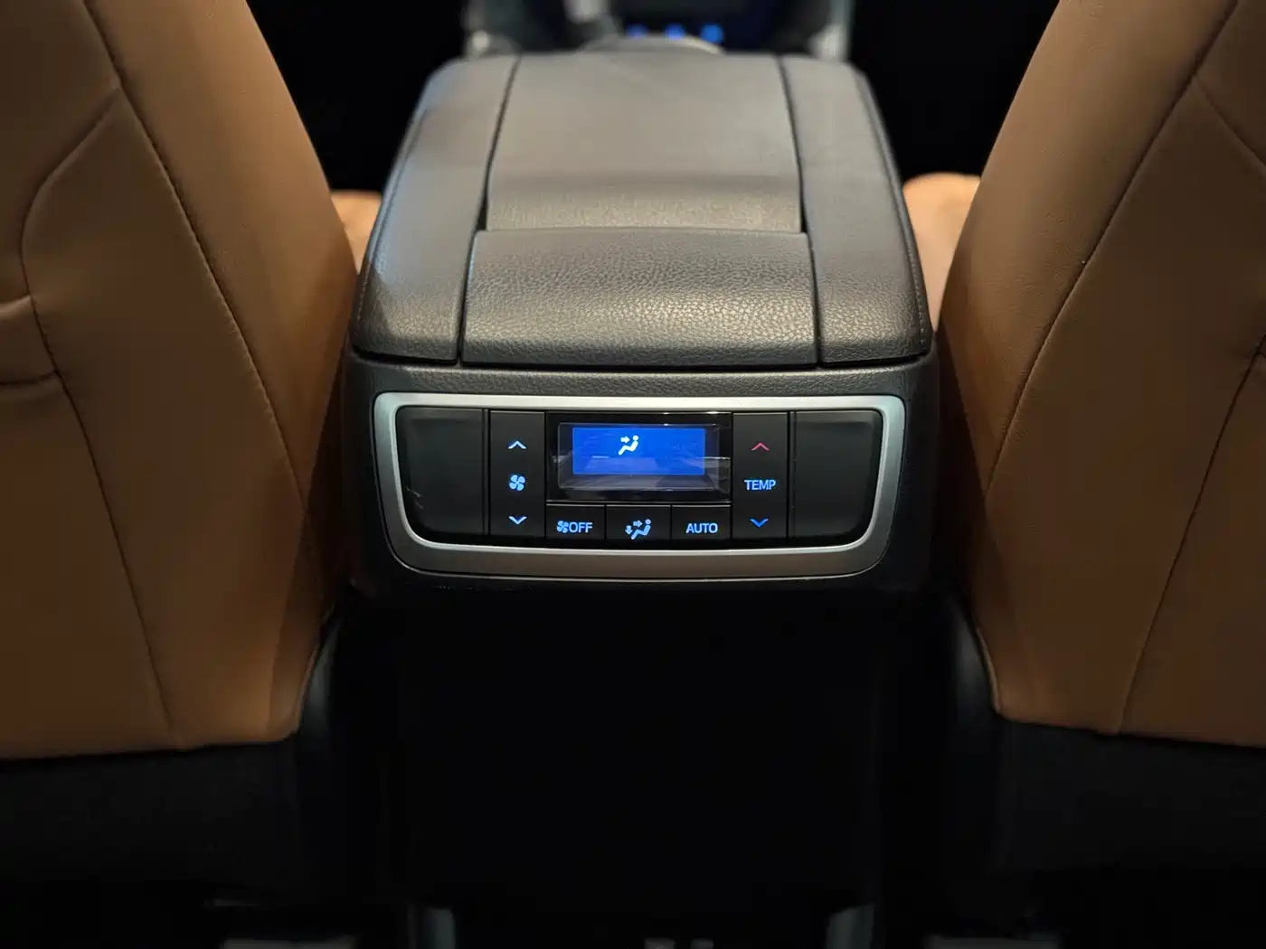 Toyota Highlander 2018 Model 2.0T 4WD Knight Edition 7-Seater China VI фото 18