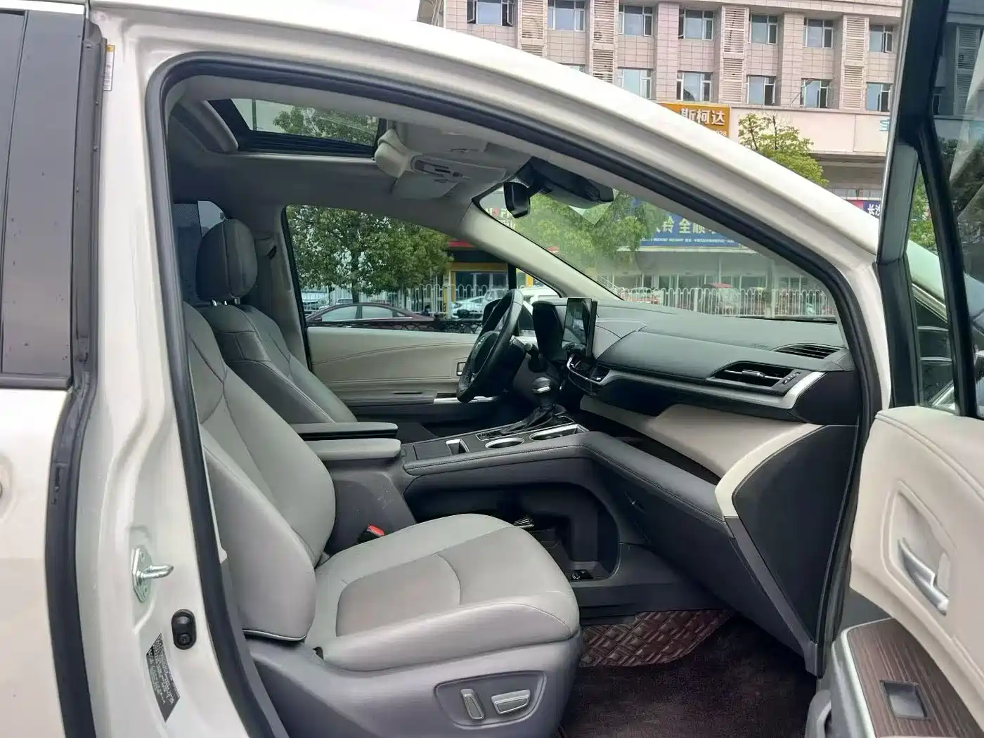Фото 5 - Toyota Sienna