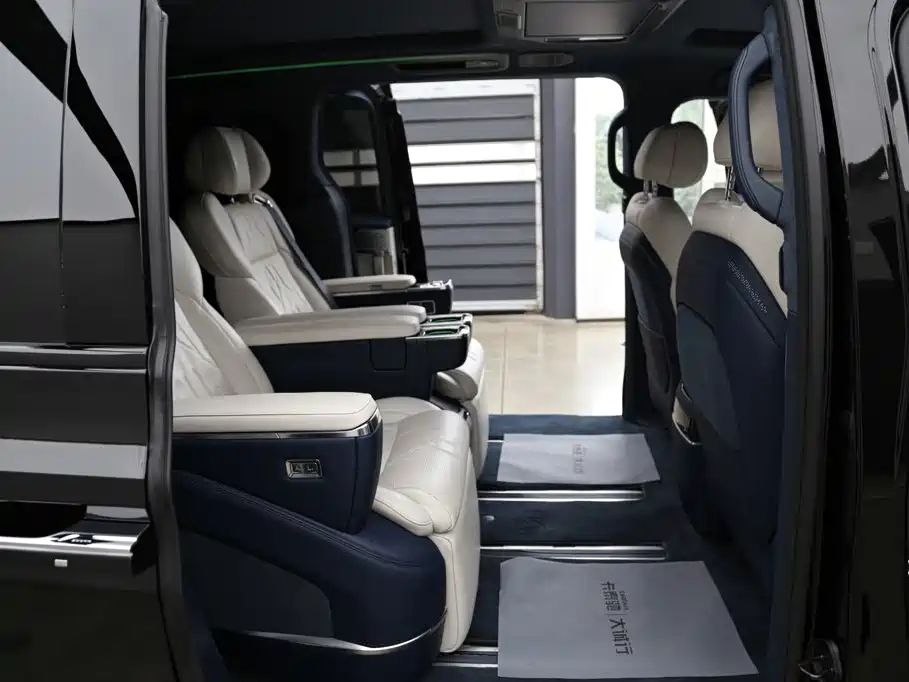 ZEEKR 009 2025 2024 6-seat Executive AWD 108kWh