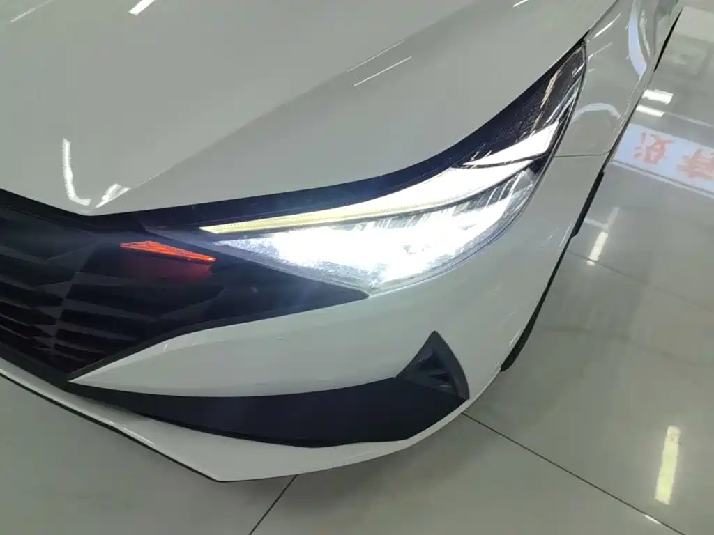 Фото 24 - Hyundai Elantra