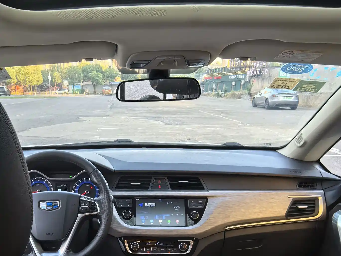 Фото 11 - Geely Vision X3