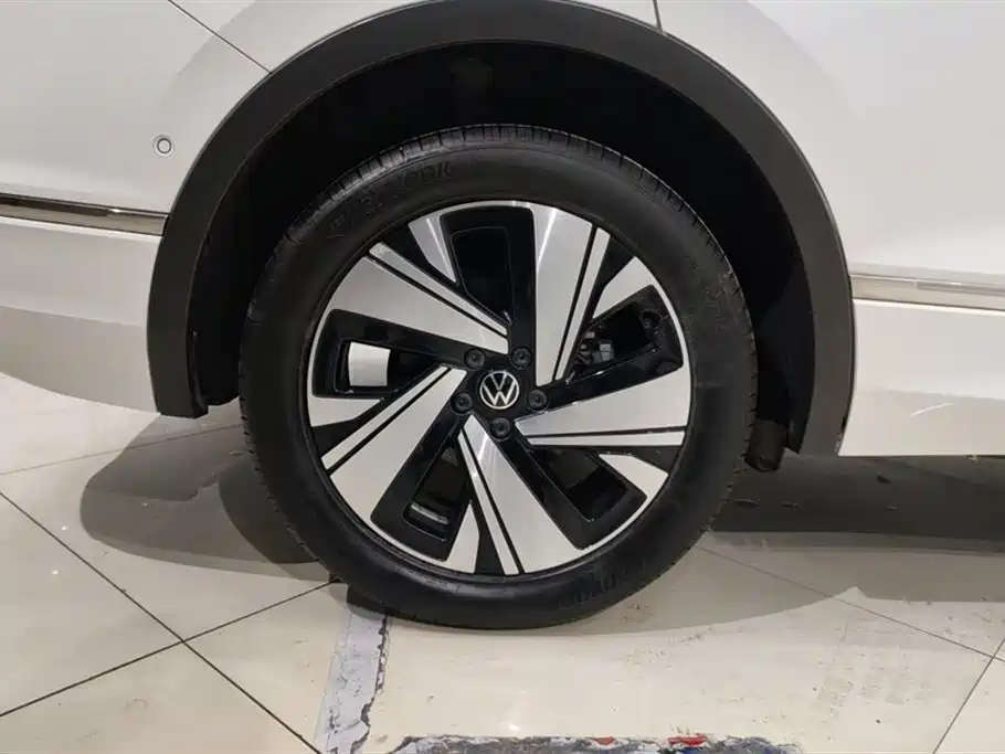 Volkswagen Tiguan L 2023 Facelift 330TSI Auto FWD R-Line Premium фото 6