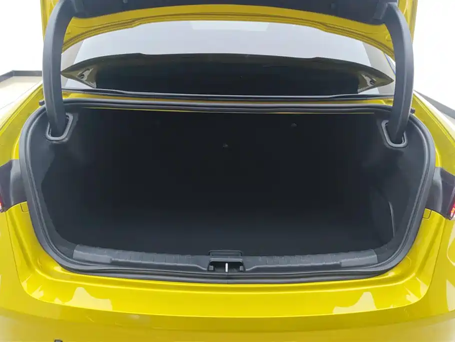 Lynk & Co 03 2021 03+ 2.0TD Auto Wind Rider Edition фото 4