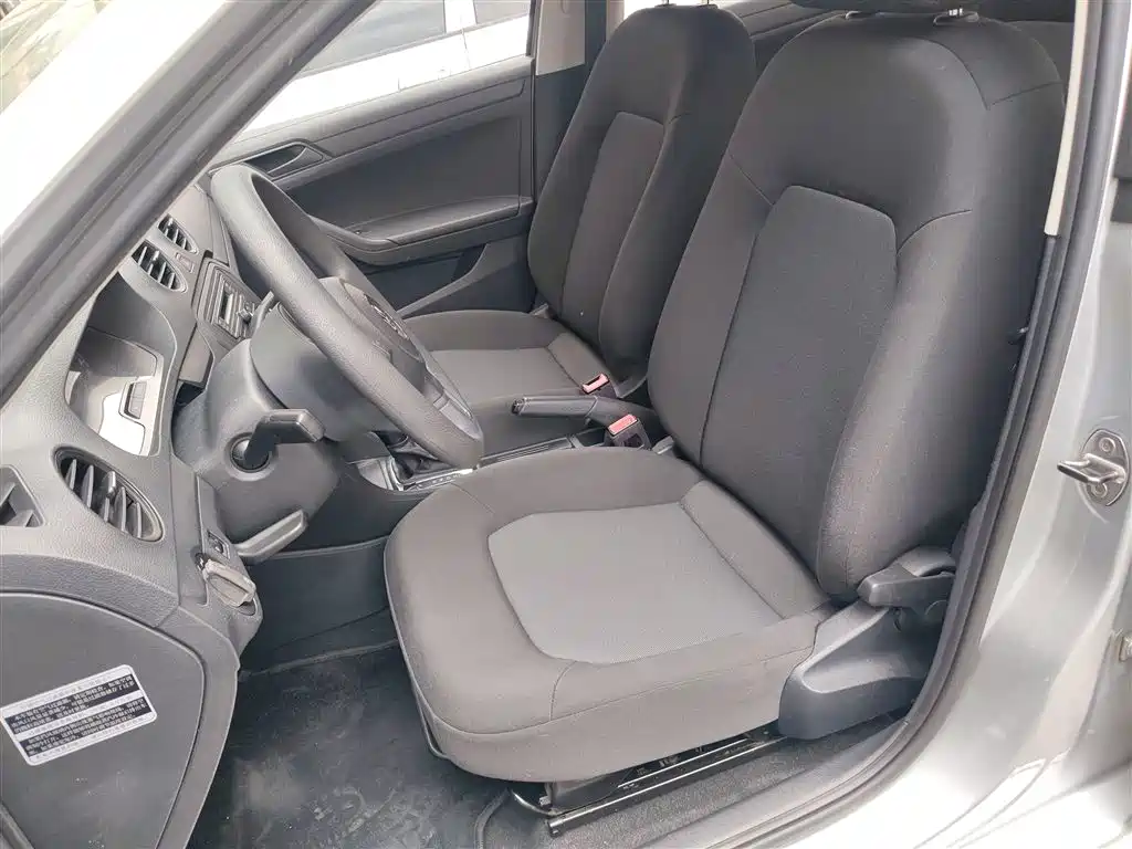 Volkswagen Jetta 2013 1.6L Automatic Fashion фото 11