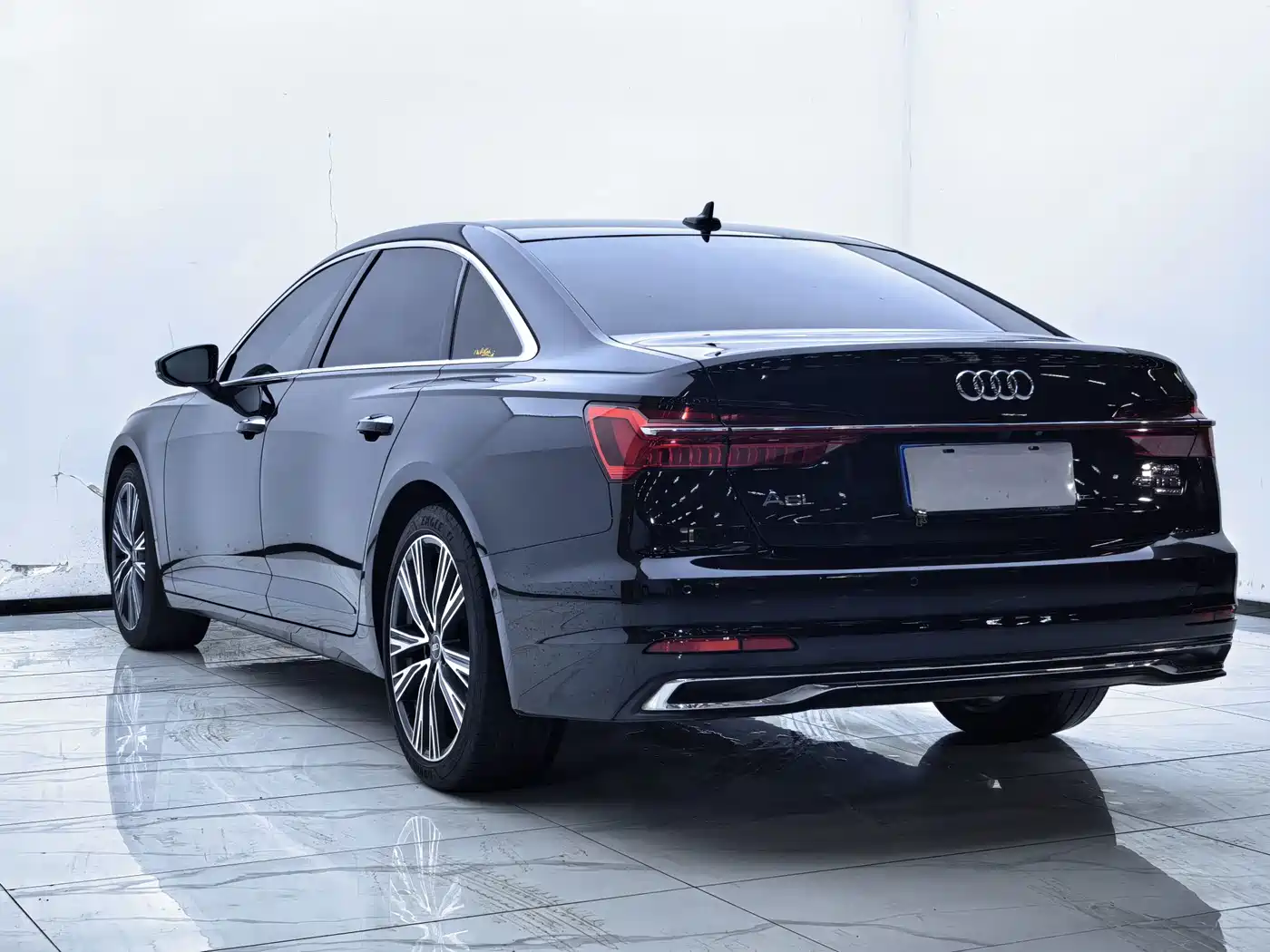 Фото 14 - Audi A6L