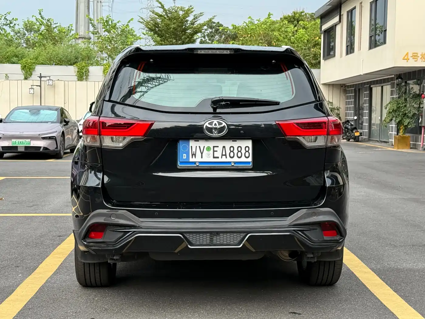 Photo 9 - Toyota Highlander