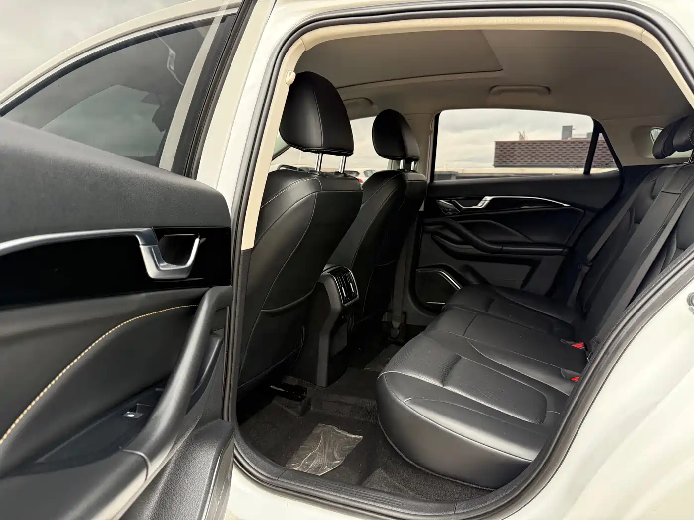 Фото 13 - Besturn B70