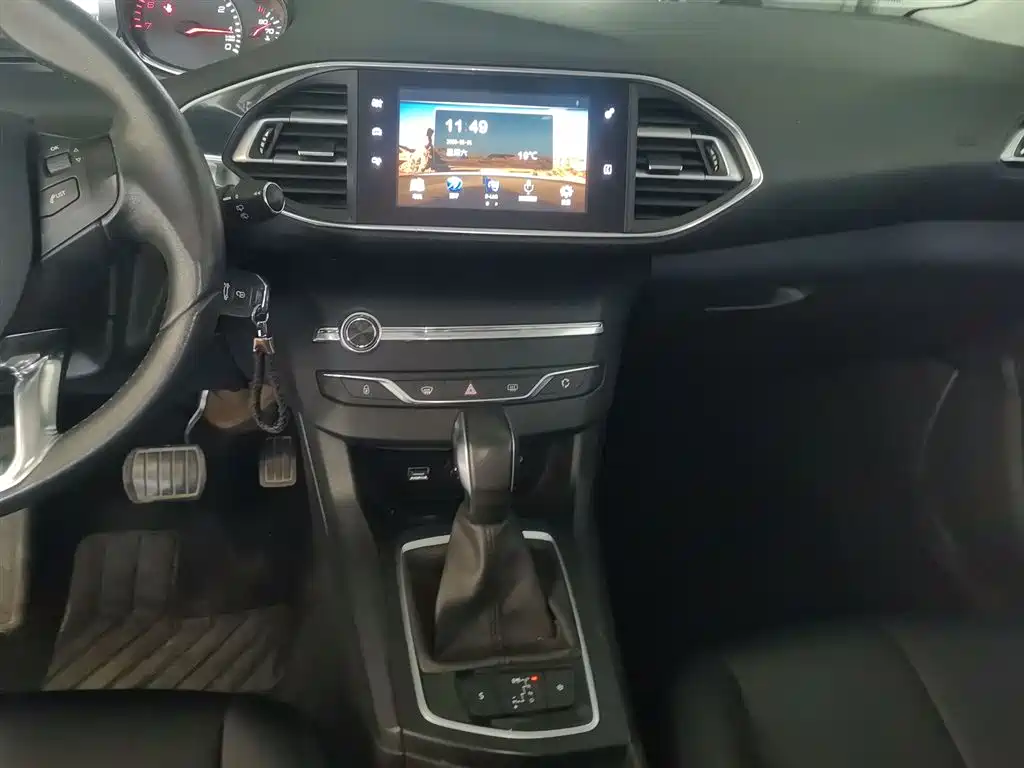 Peugeot 308S 2015 1.2T Auto Dynamic Edition фото 13