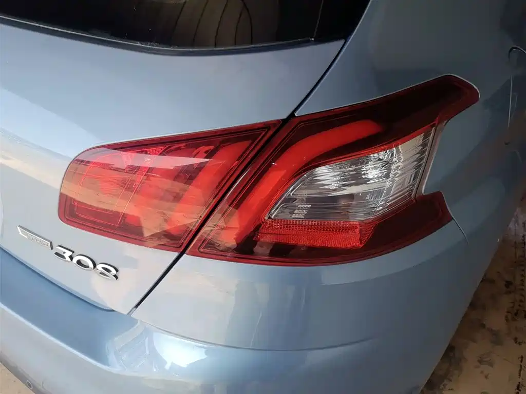 Peugeot 308S 2015 1.2T Auto Dynamic Edition фото 8