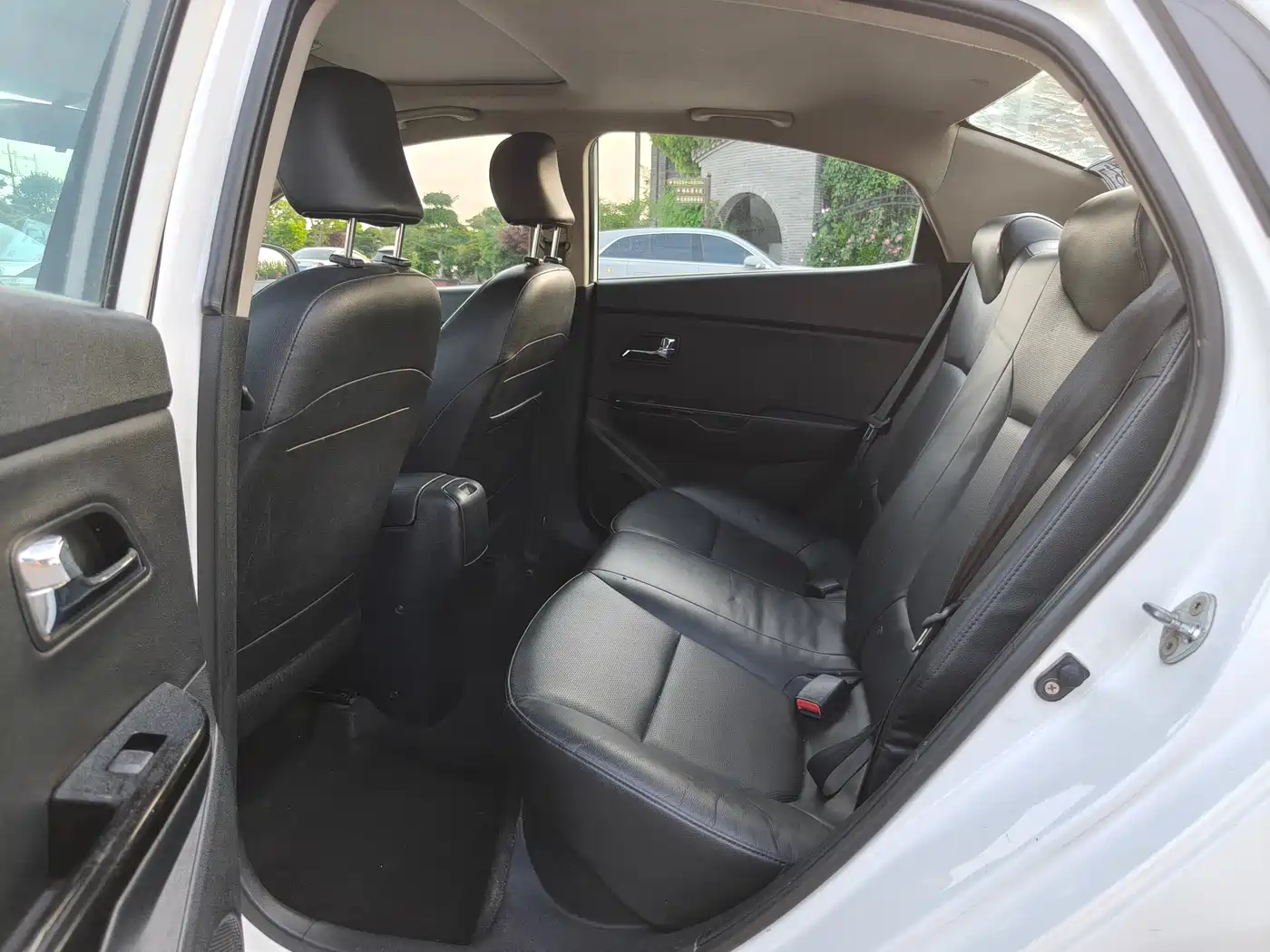 Kia K2 2012 Sedan 1.6L AT Premium Commemorative Edition фото 6