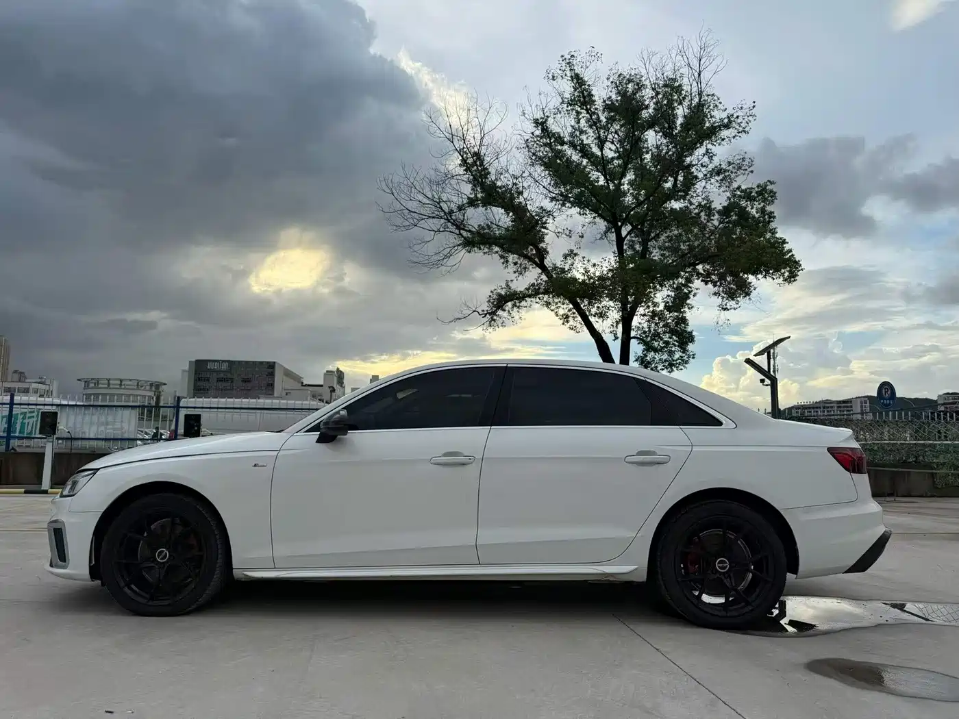 Photo 3 - Audi A4L